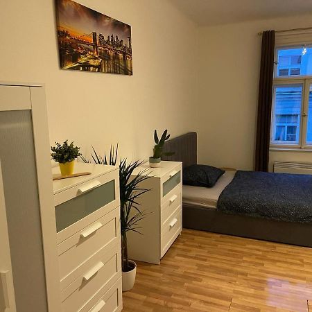 Sunlit Apartment Close To City Center Prague Extérieur photo